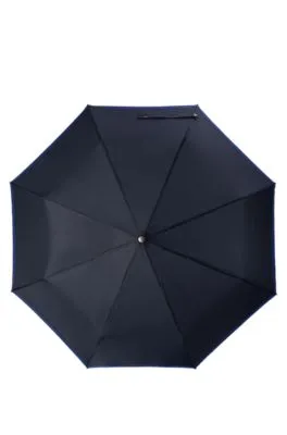 Pocket umbrella with blue border