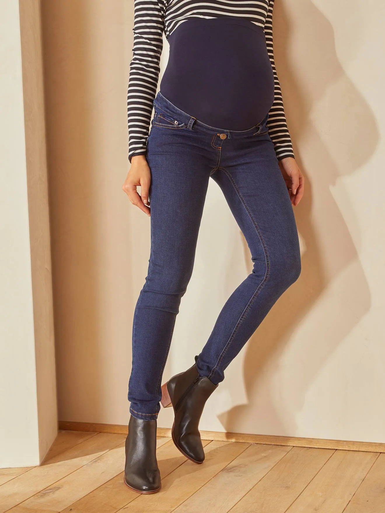 Slim Leg Maternity Jeans with Seamless Belly-Wrap - bleached denim