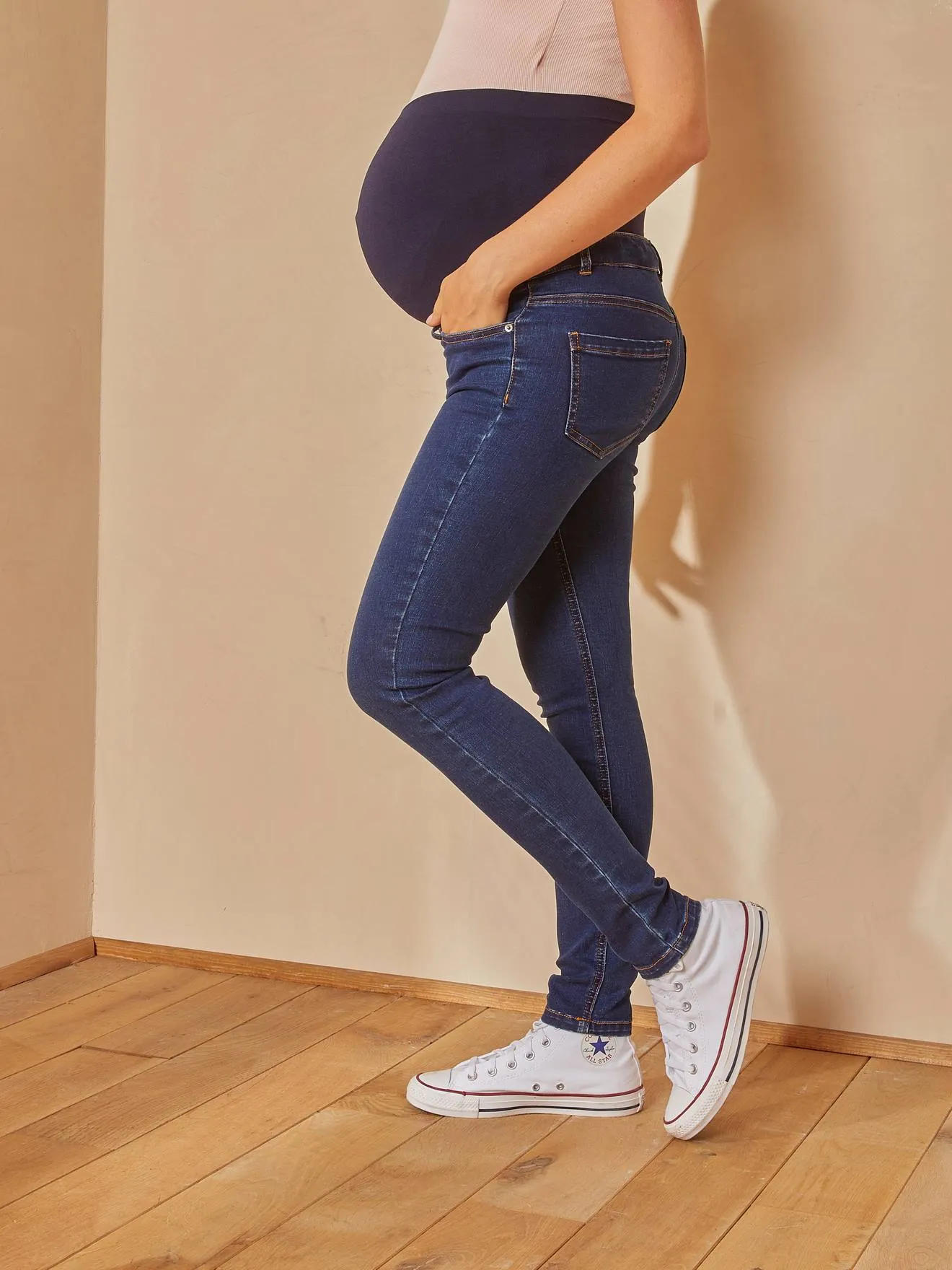 Slim Leg Maternity Jeans with Seamless Belly-Wrap - bleached denim