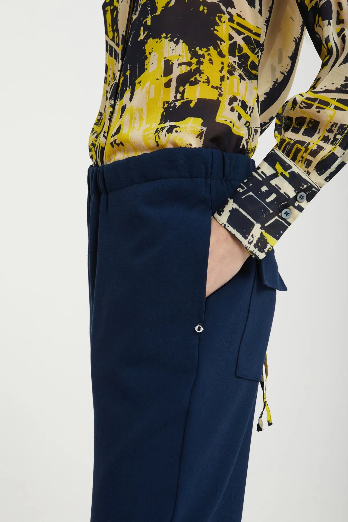 Trousers with drawstring