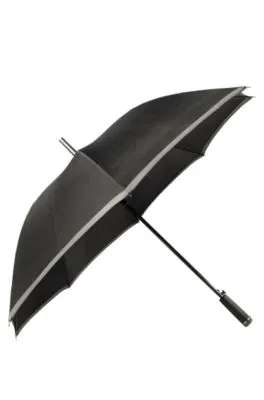 Umbrella with contrast canopy edge