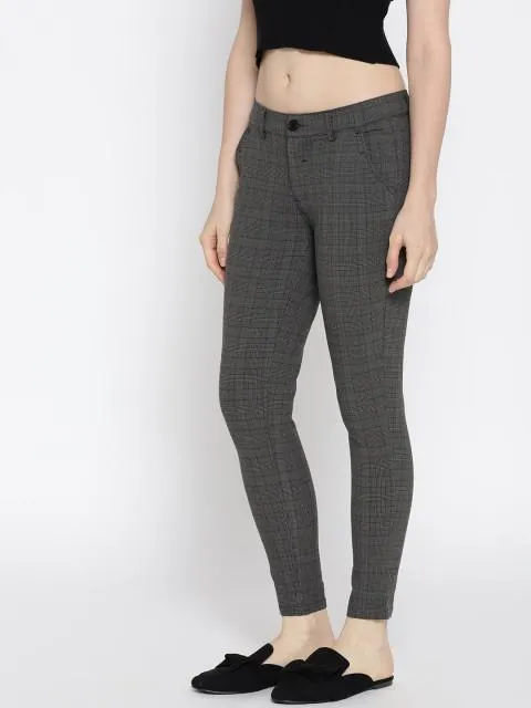 Women checked Cropped Trousers