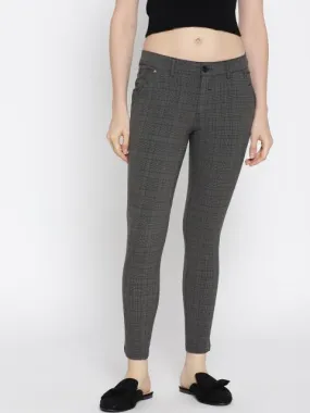 Women checked Cropped Trousers