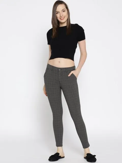 Women checked Cropped Trousers