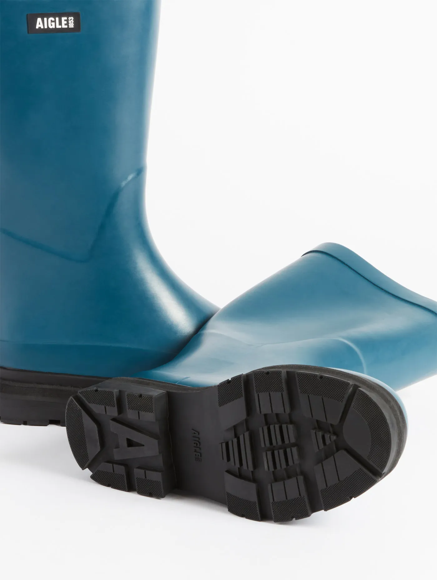 Women hybrid rain boot for unbeatable style