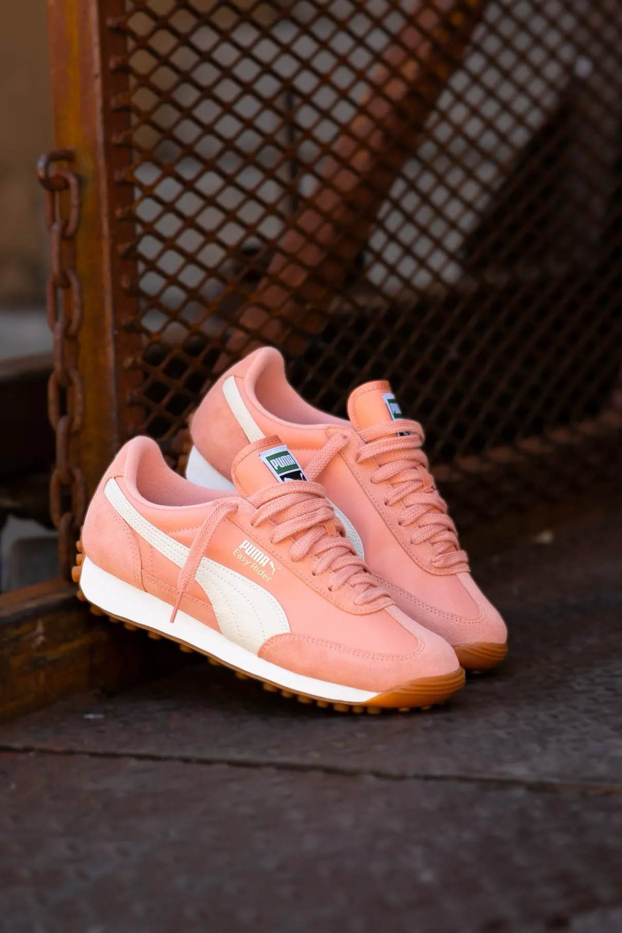 Womens Puma Easy Rider Vintage (Deeva Peach/Alpinesnow/Puma Gold)